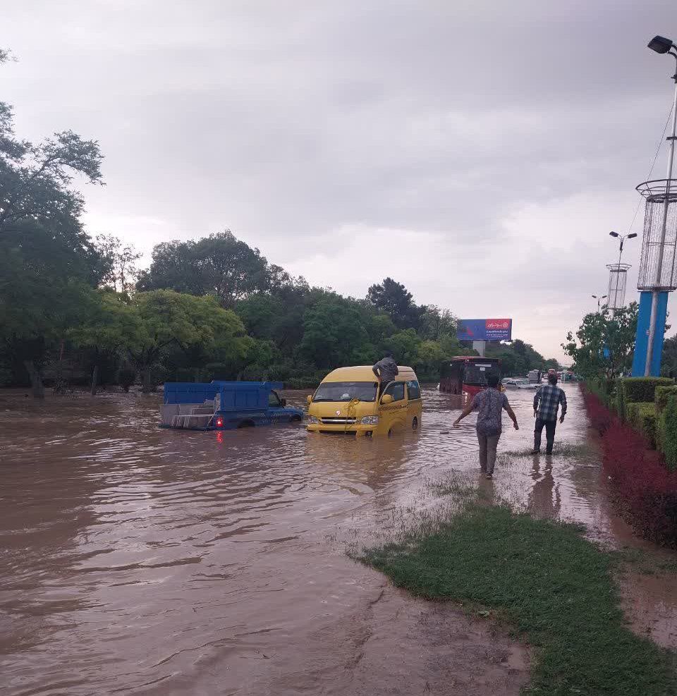 مردم حتیالامکان از قطارشهری استفاده کنند
