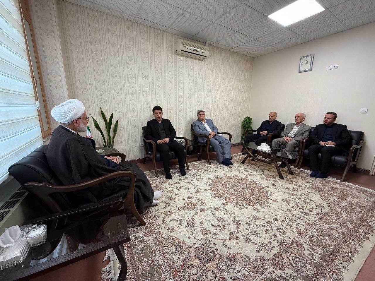 دیداری به بهانه تداعی سالروز سفر رهبر معظم انقلاب به کردستان دیداری به بهانه تداعی سالروز سفر رهبر معظم انقلاب به کردستان