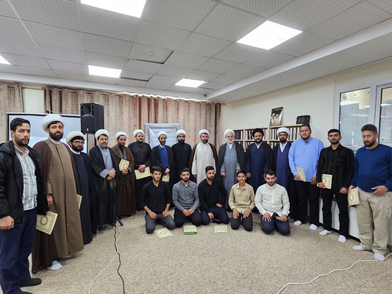 با پژوهش میتوان نقشهها و توطئههای دشمنان را شناسایی و افشا کرد با پژوهش میتوان نقشهها و توطئههای دشمنان را شناسایی و افشا کرد