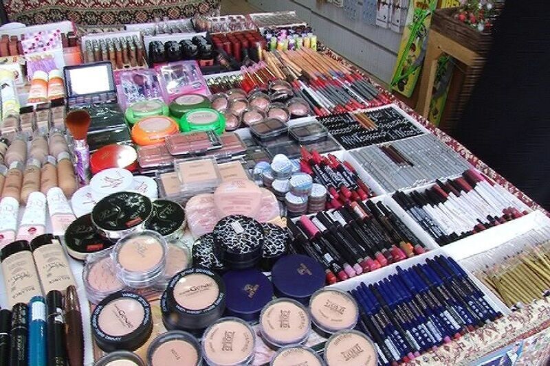 جریمه ۵ میلیارد ریالی قاچاقچی لوازم آرایشی در قروه جریمه ۵ میلیارد ریالی قاچاقچی لوازم آرایشی در قروه