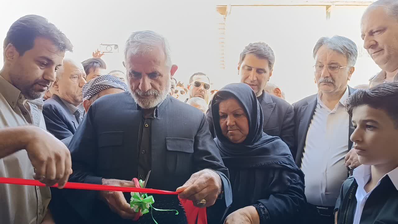یادگار قهرمان مویتای در سقز ماندگار شد/ سالن رزمی فریار امینیپور با اعتبار ۳۲ میلیارد تومانی افتتاح شد یادگار قهرمان مویتای در سقز ماندگار شد/ سالن رزمی فریار امینیپور با اعتبار ۳۲ میلیارد تومانی افتتاح شد
